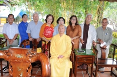 Sáng tháp trăng ngà